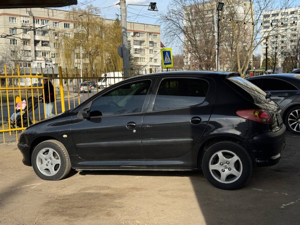 PEUGEOT 206