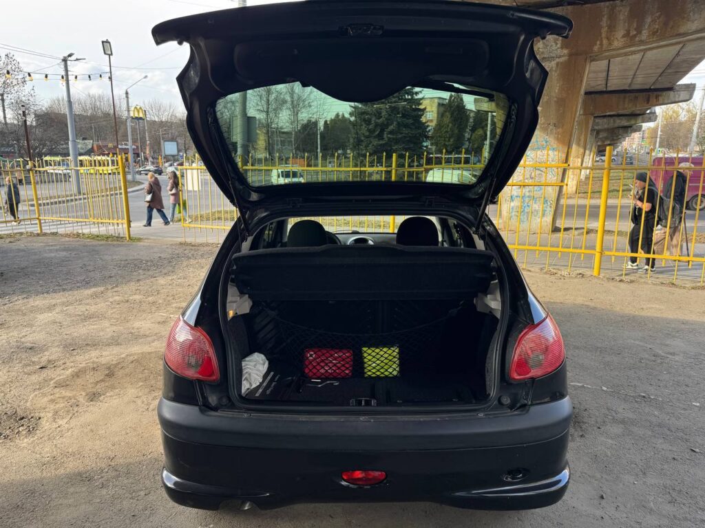 PEUGEOT 206