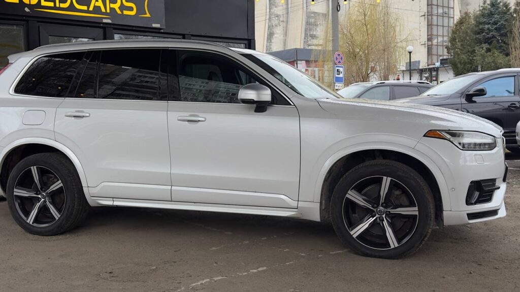 Volvo ХС90 2017 рік