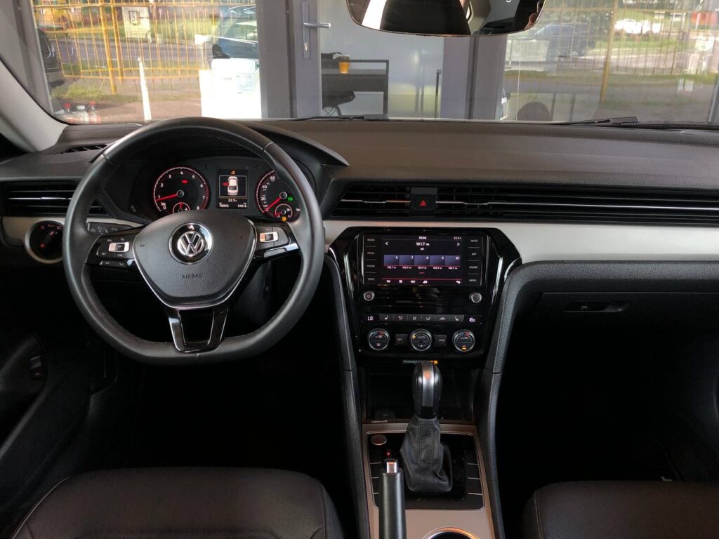 VOLKSWAGEN PASSAT 2021