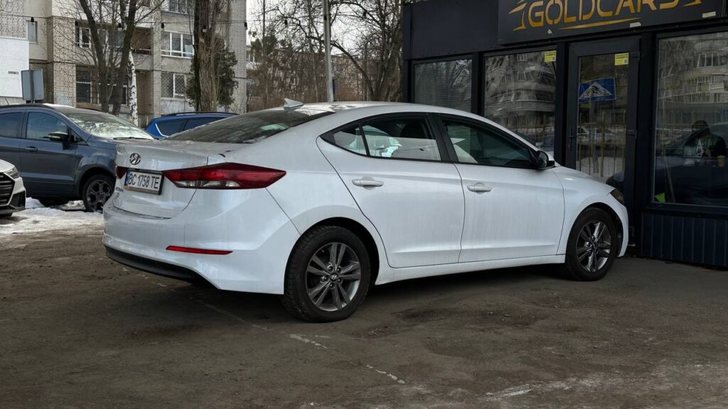 HYUNDAI ELANTRA