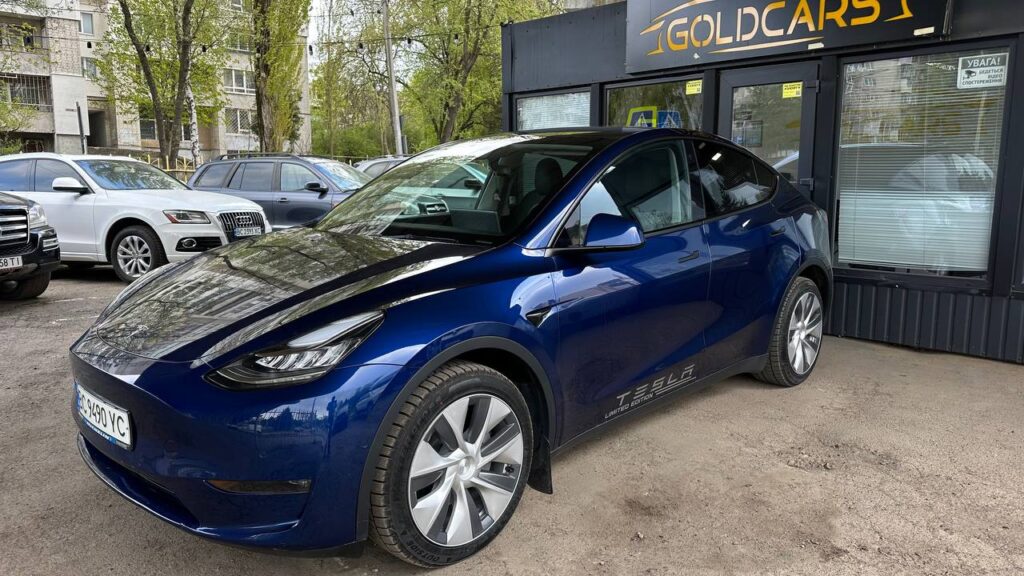 TESLA MODEL Y