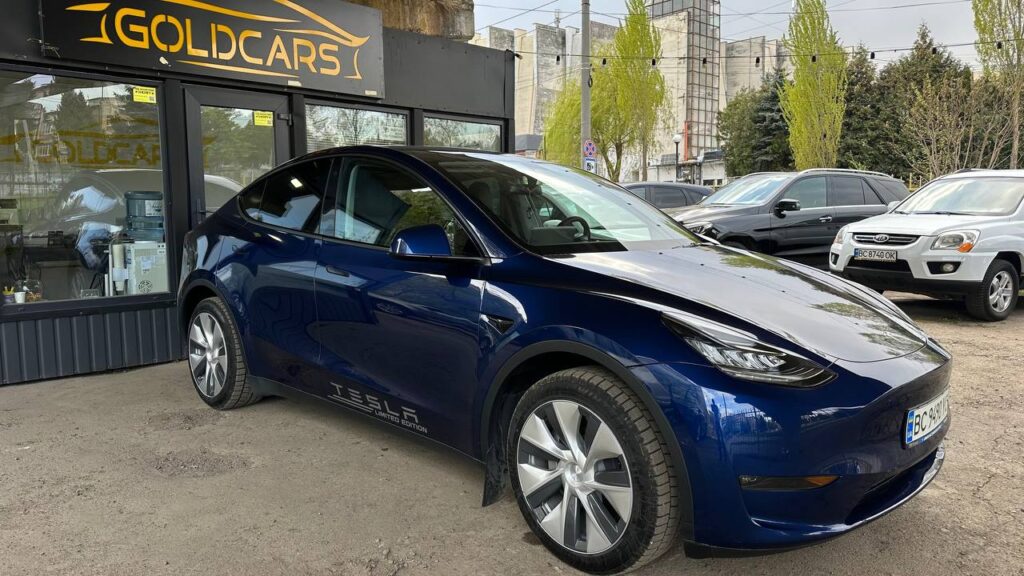 TESLA MODEL Y