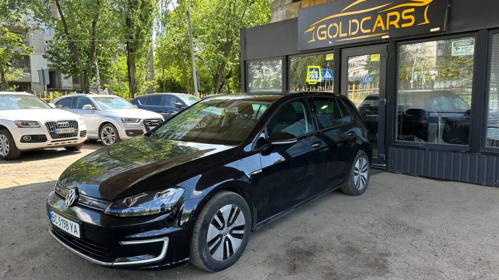 VOLKSWAGEN E -GOLF 2015