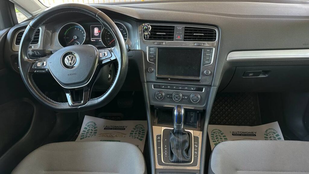 VOLKSWAGEN E -GOLF 2015