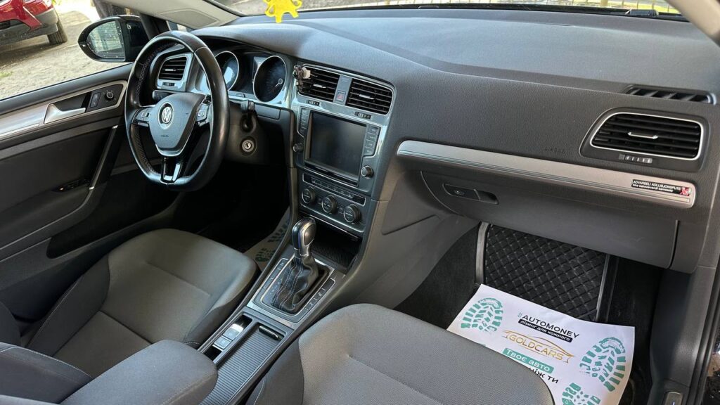 VOLKSWAGEN E -GOLF 2015