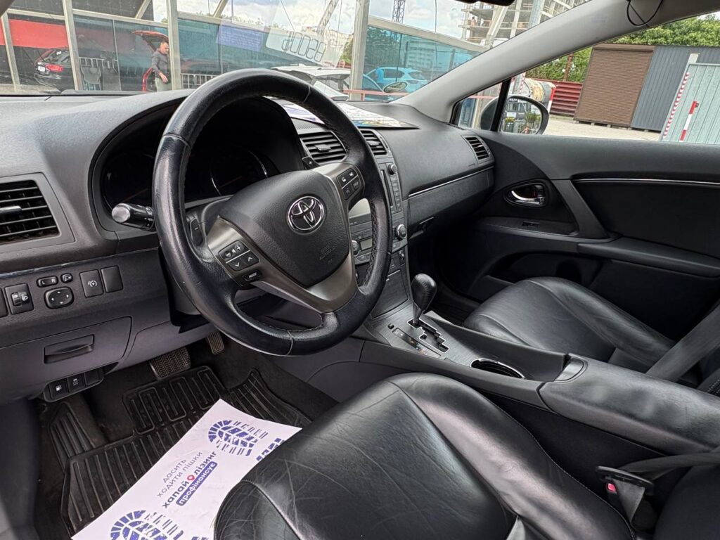 TOYOTA AVENSIS