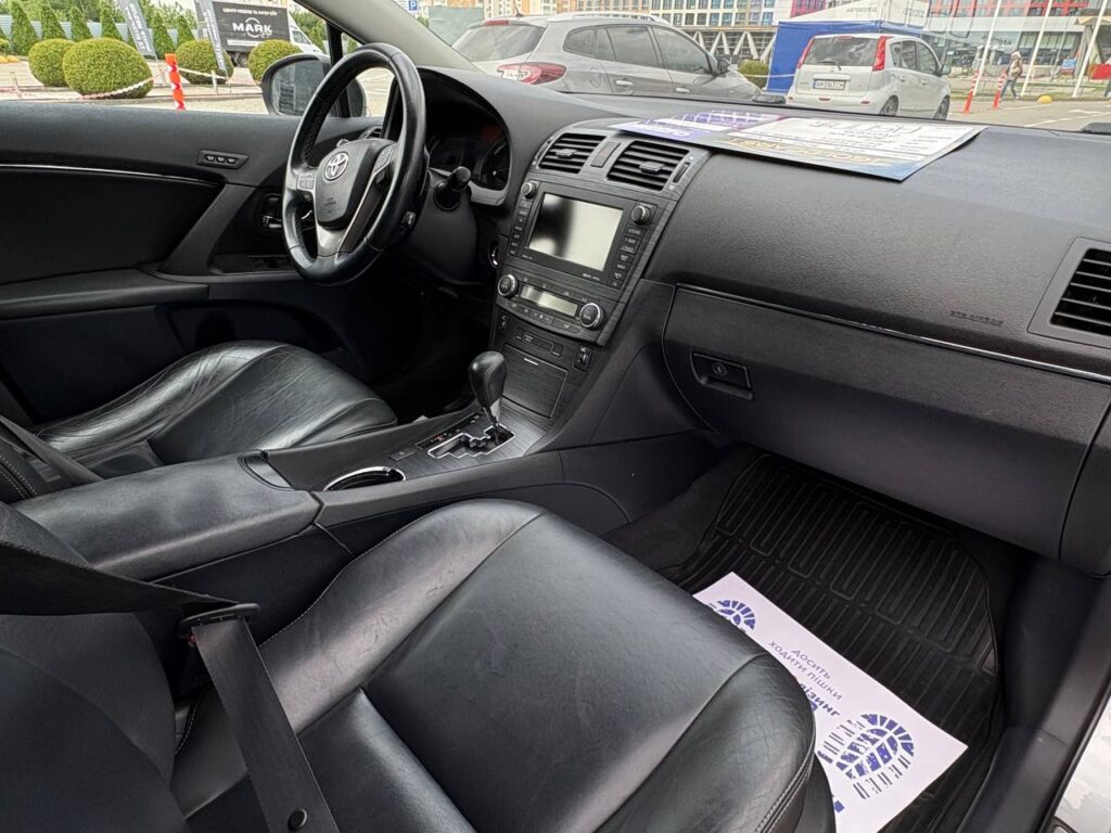 TOYOTA AVENSIS