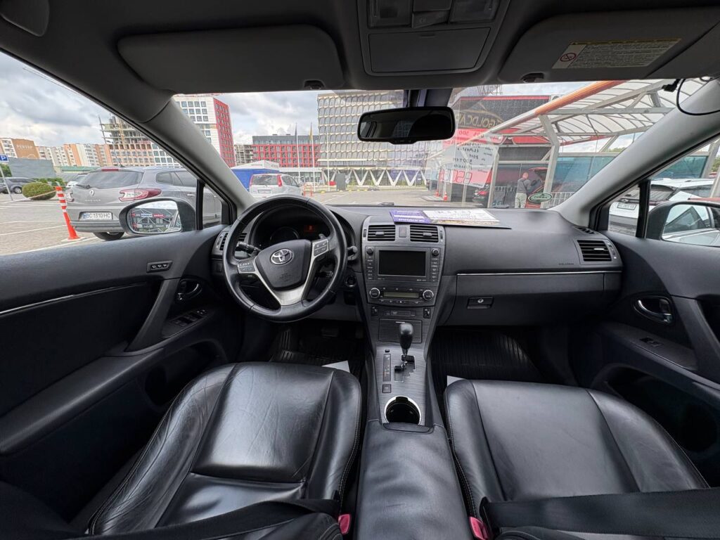 TOYOTA AVENSIS