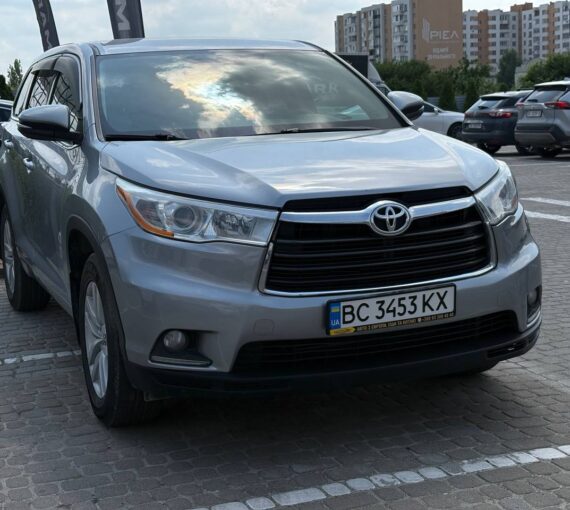 TPYOTA HIGHLANDER