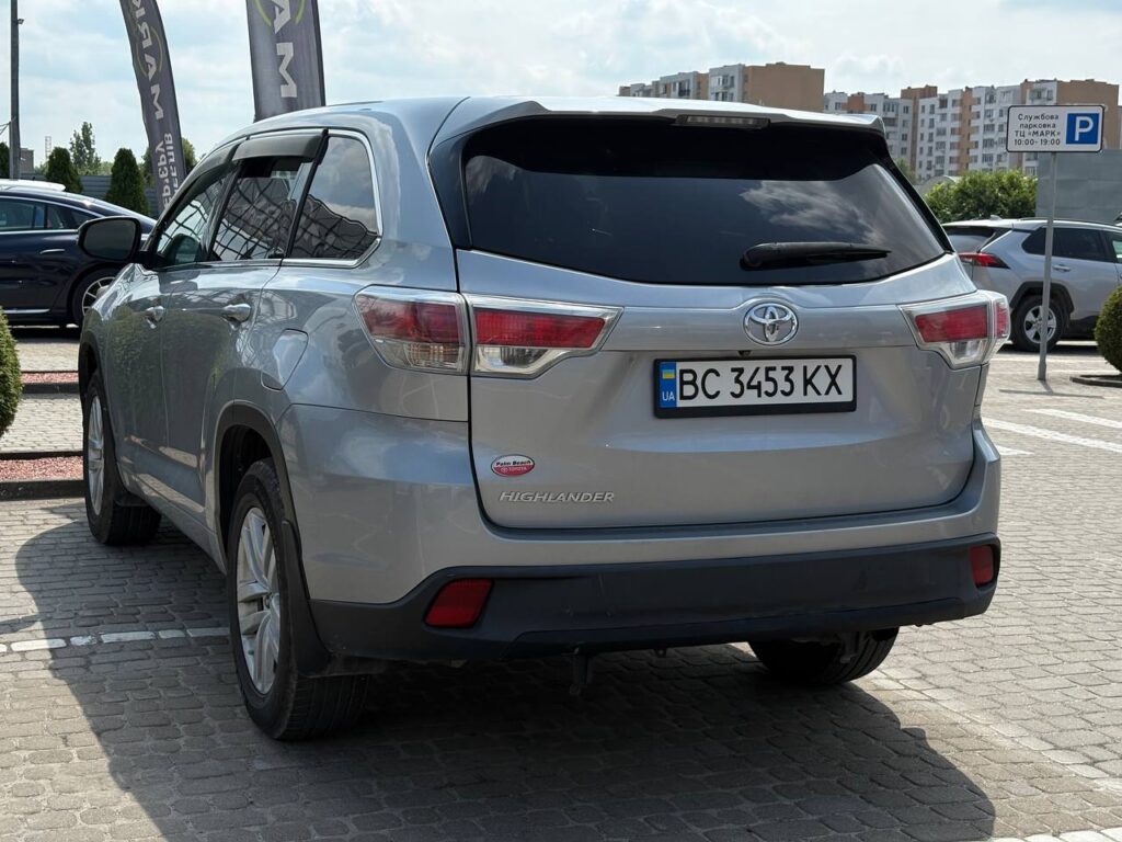 TPYOTA HIGHLANDER