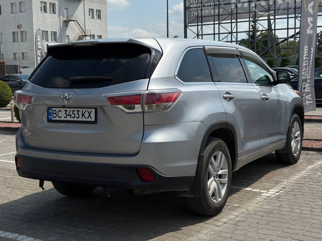 TPYOTA HIGHLANDER