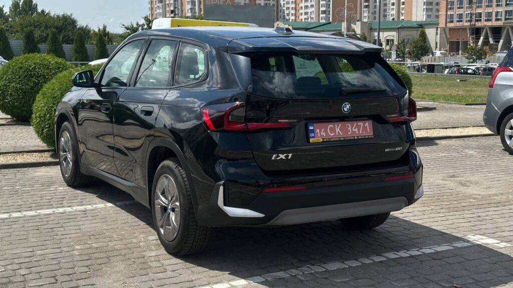 BMW IX1