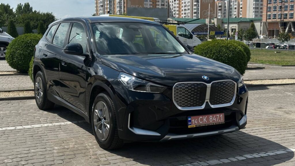 BMW IX1
