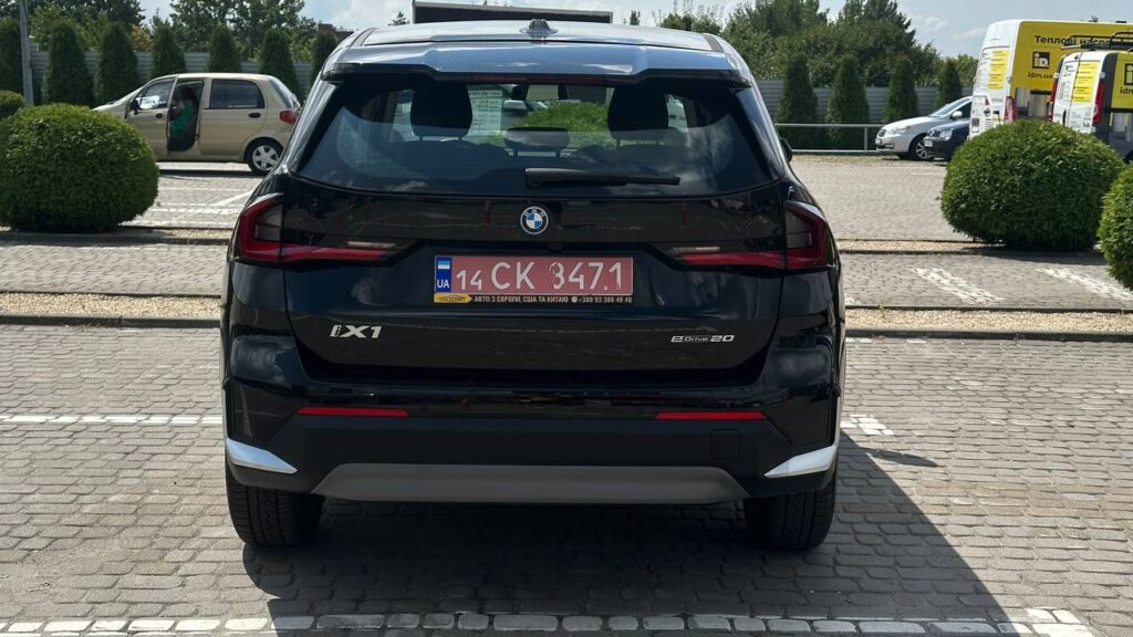 BMW IX1