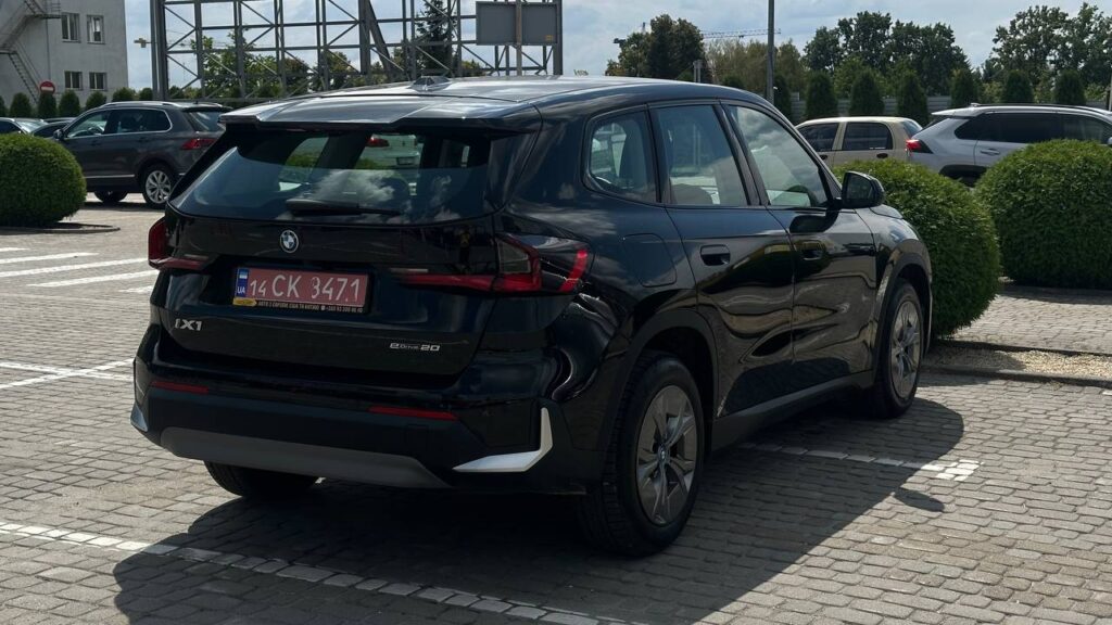 BMW IX1