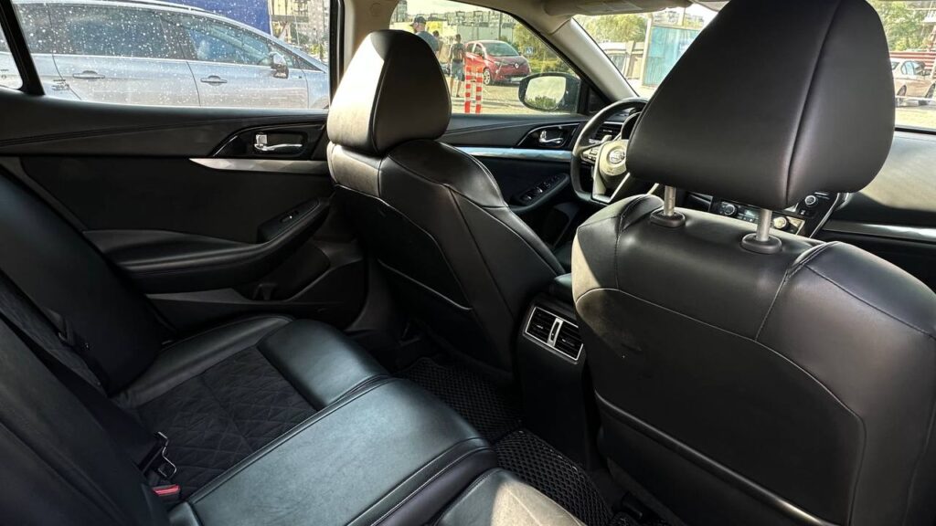 NISSAN MAXIMA 2015