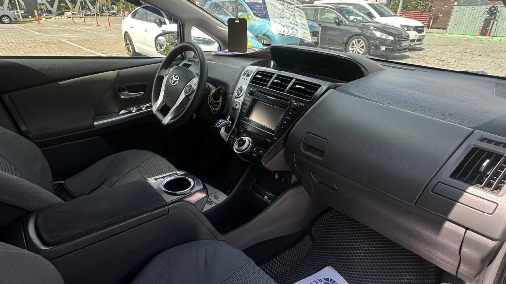 TOYOTA PRIUS