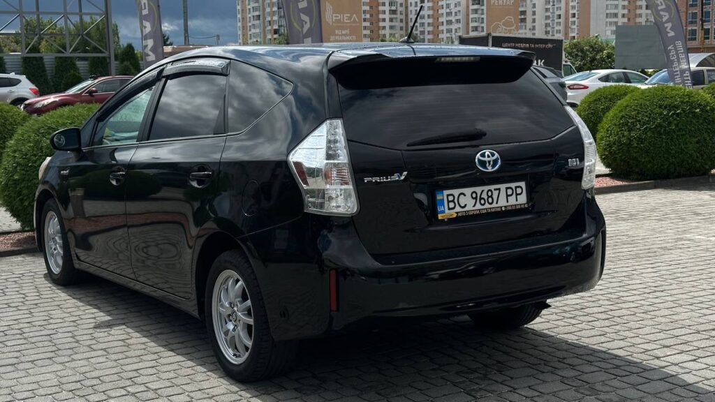 TOYOTA PRIUS
