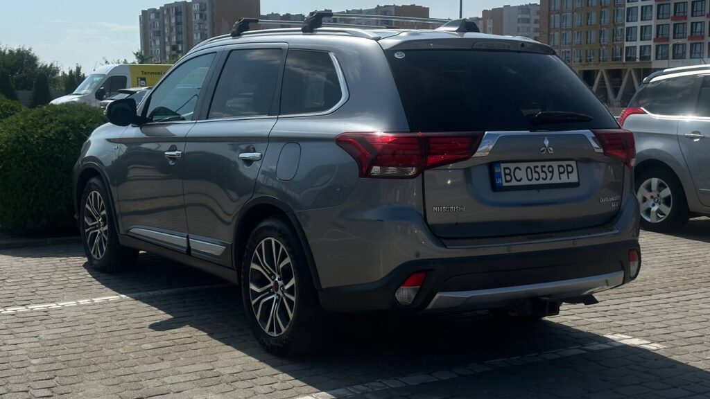 MITSUBISHI OUTLANDER