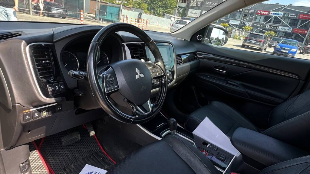 MITSUBISHI OUTLANDER