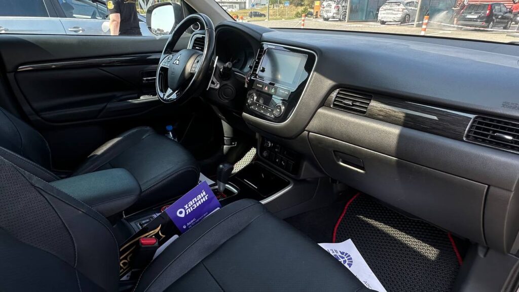 MITSUBISHI OUTLANDER