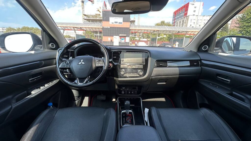 MITSUBISHI OUTLANDER
