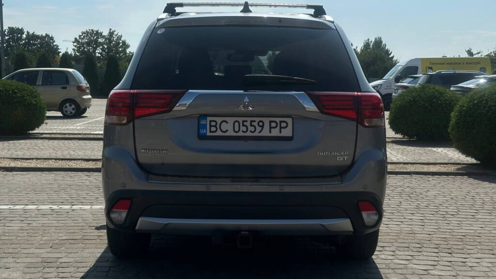 MITSUBISHI OUTLANDER
