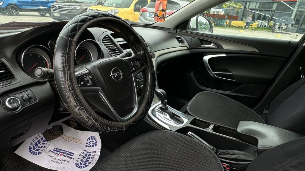 OPEL INSIGNIA 2012